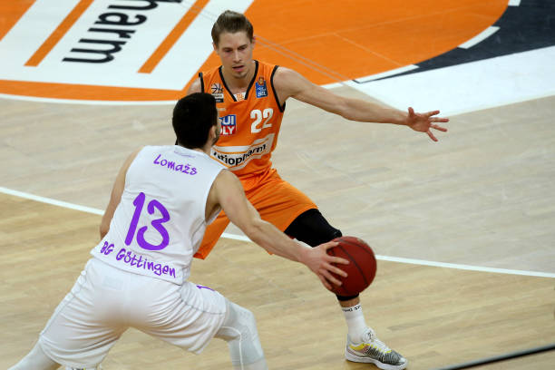 其中海港与 其中海港与