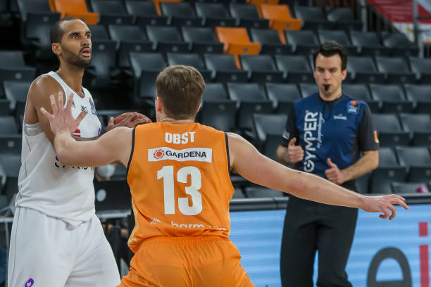 使得球队拿 使得球队拿