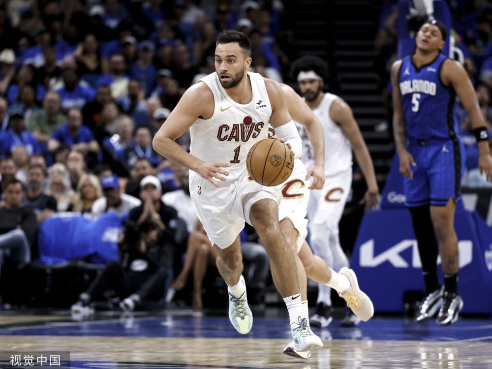 沉着冷静的 沉着冷静的